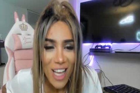 ladyboy Showing enormous