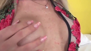 Juggs shemale Newbie Fingers Her ass With Strokes Off